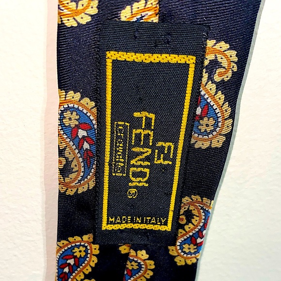 Men’s black and gold Fendi Tie. Mint condition - Picture 4 of 4